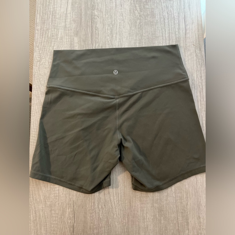 Lululemon Align Shorts / Size 10 / 6 inch seam